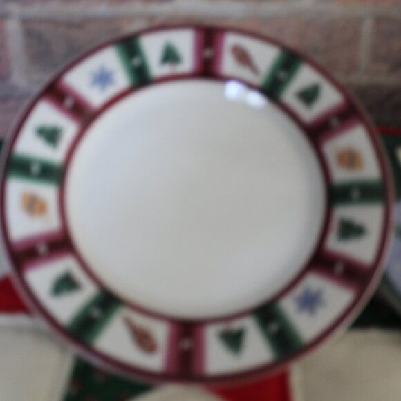 Pfaltzgraff Perennials Snow Bear Holiday Dish Set 16 pieces New in Box - Picture 6 of 11